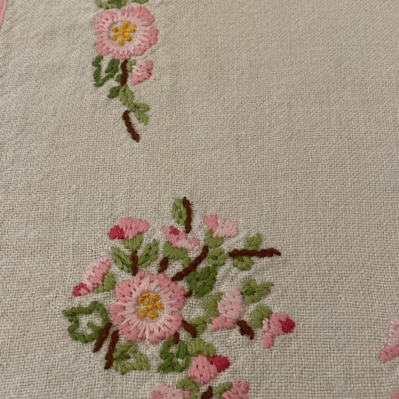 VTG Hand Embroidered Pink Floral Doily🌸 - Picture 2 of 8